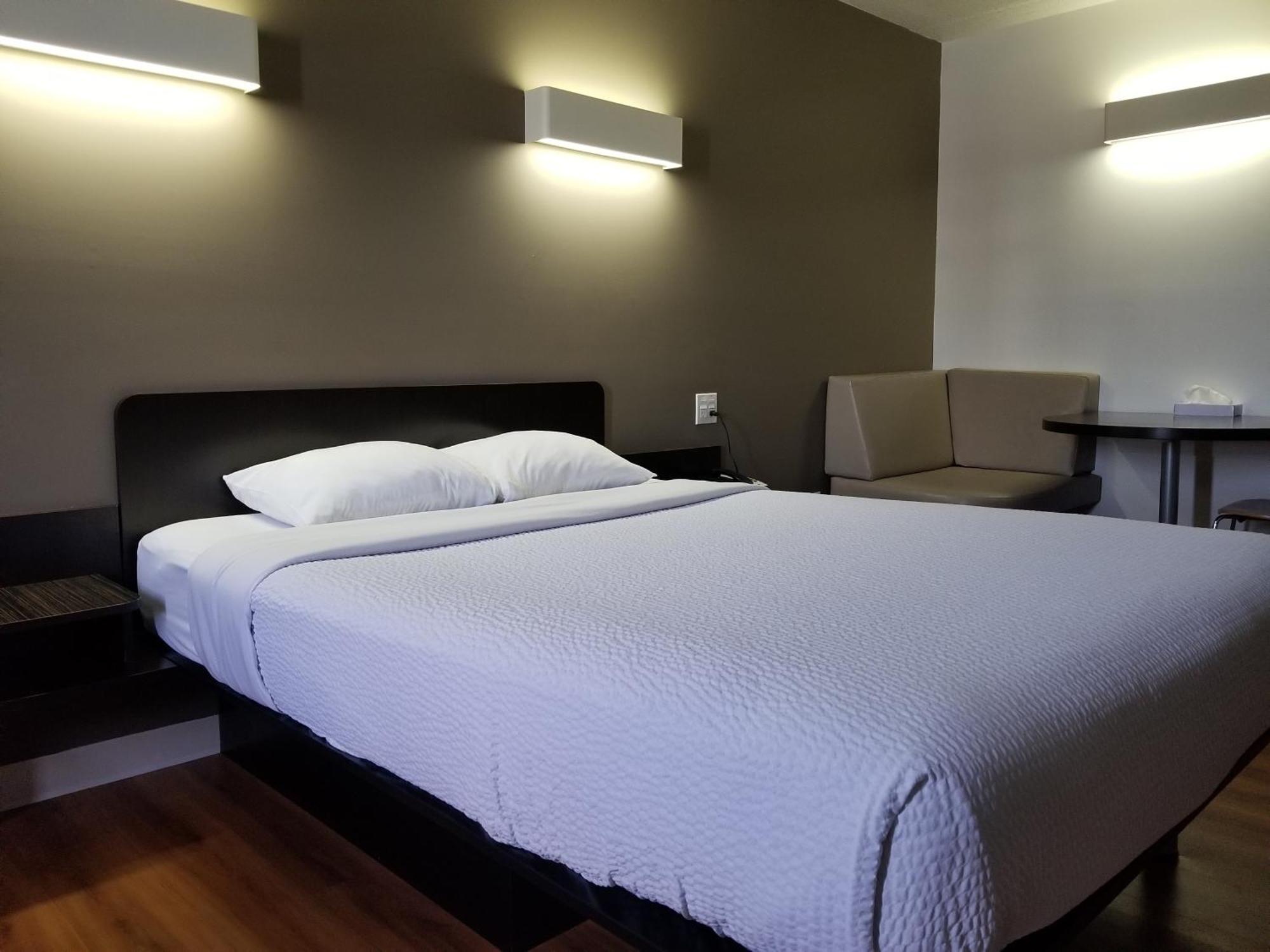 Joys Inn Innisfail, Ab Екстер'єр фото
