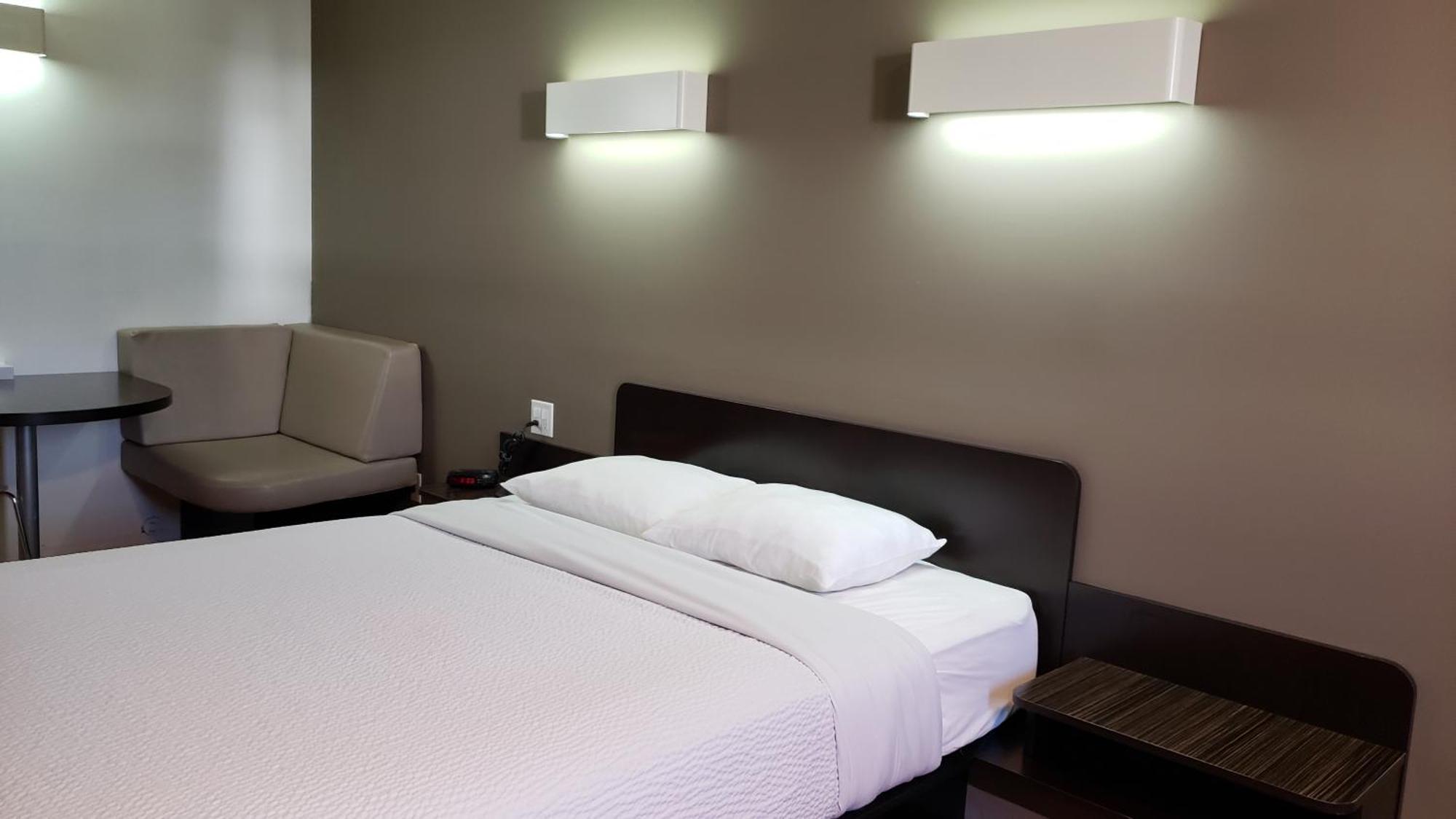 Joys Inn Innisfail, Ab Екстер'єр фото