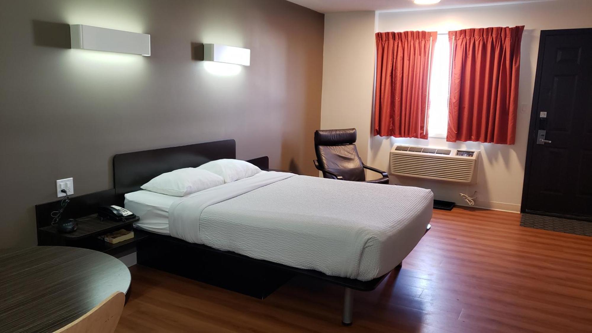 Joys Inn Innisfail, Ab Екстер'єр фото