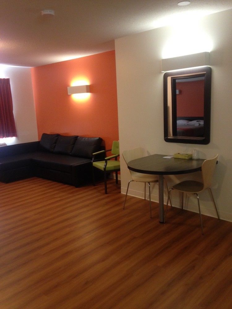 Joys Inn Innisfail, Ab Екстер'єр фото
